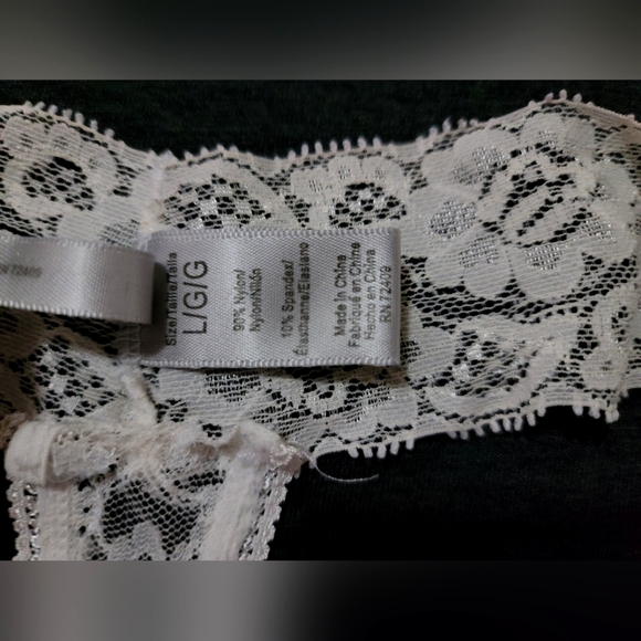 Women's Lace Thong - Picture 4 of 5